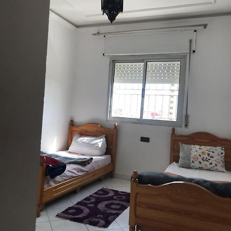 Appartement Familal A Trois Chambres En Face Marjane & Hotel Ahlen Tanger Exterior foto