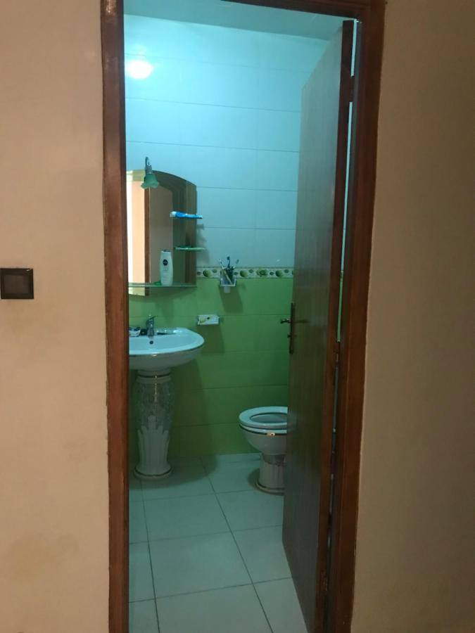 Appartement Familal A Trois Chambres En Face Marjane & Hotel Ahlen Tanger Exterior foto