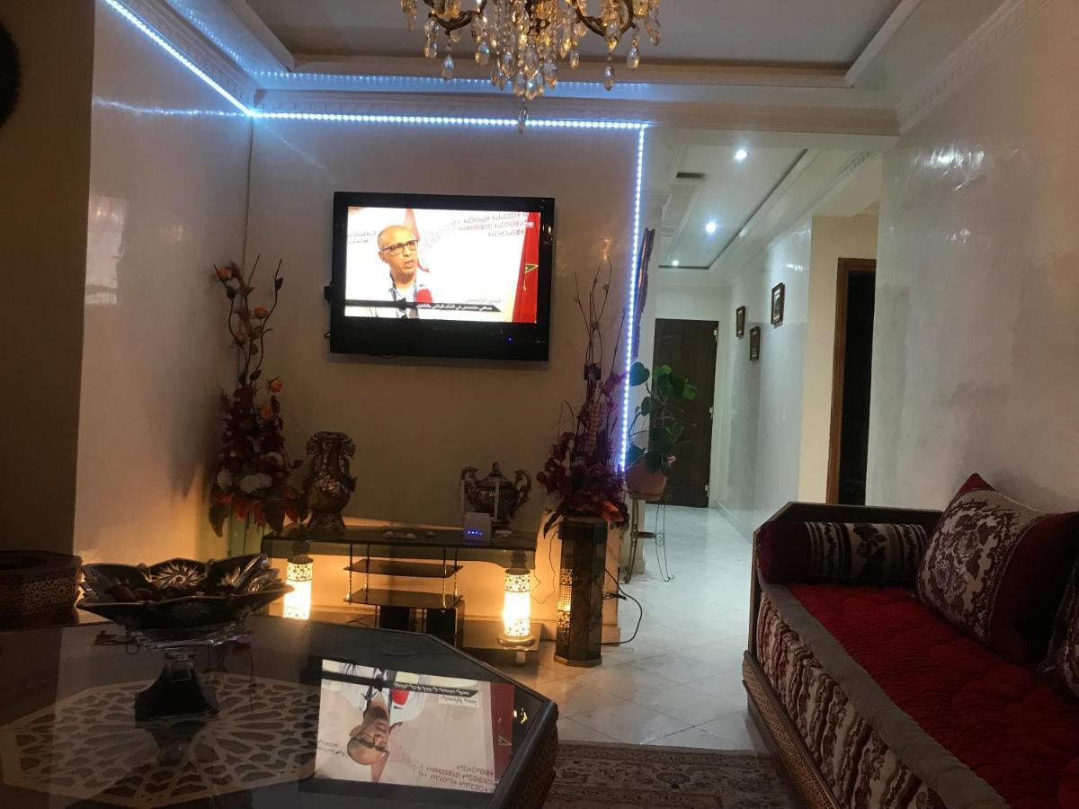 Appartement Familal A Trois Chambres En Face Marjane & Hotel Ahlen Tanger Exterior foto